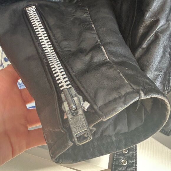 Vintage Black Leather Jacket - Picture 7 of 16